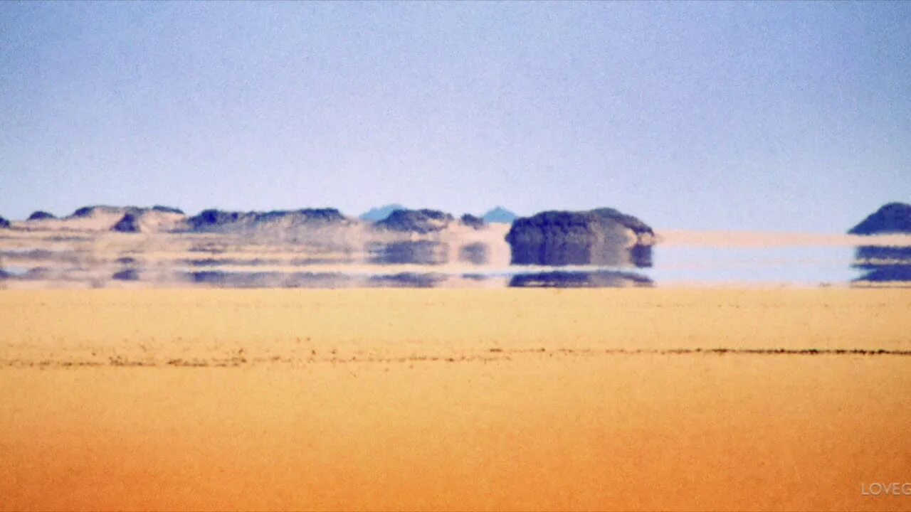 Оптическое явление в пустыне. Мираж фата моргана в пустыне. мираж атмосферное явление. озерный мираж в пустыне. нижний мираж.