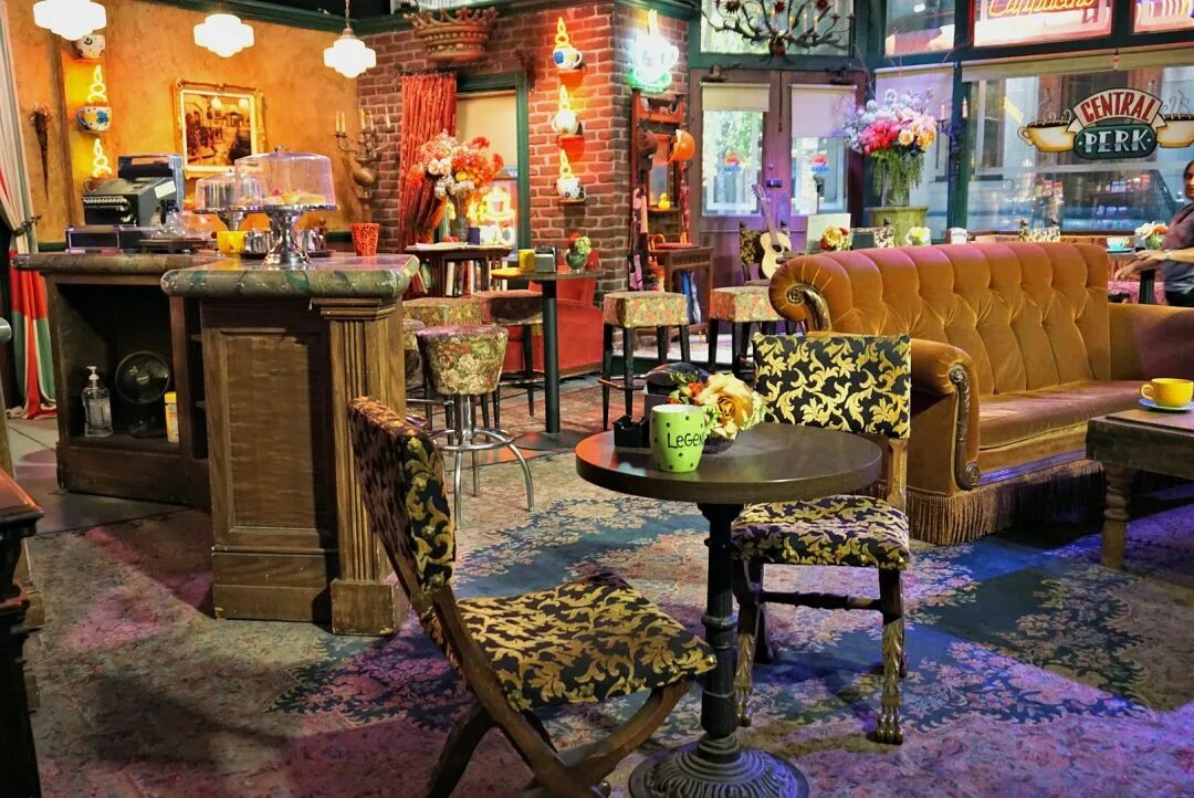 Кафе друзья телефон. Central Perk кофейня Нью-Йорк. Нью Йорк кафе централ перк.