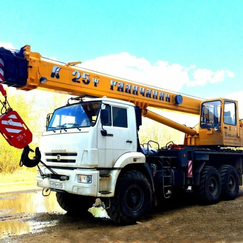 Автокран кс 55713-3 галичанин урал 4320. Кран галичанин 25 тонн. Камаз кран галичанин 25 тонн. Камаз кран вездеход 25 т. Автокран галичанин 25 на базе камаз.