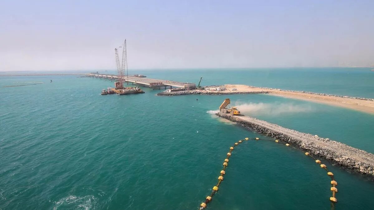 Jebel ali port. Jebel ali port