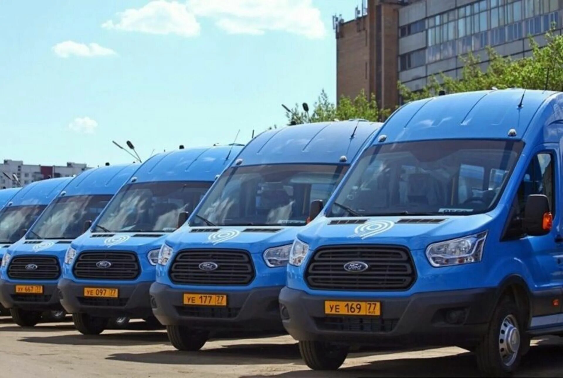 Маршрутная машина. Ford Transit Мосгортранс. Мерседес Спринтер Мосгортранс. Маршрутное такси в Москве. Маршрутный микроавтобус.