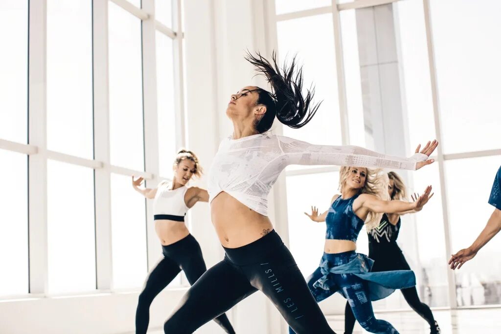 Battement developpe в классическом танце. Ритмика это в литературе. Термины движений в хореографии. Па провести. Упражнения в балете названия.