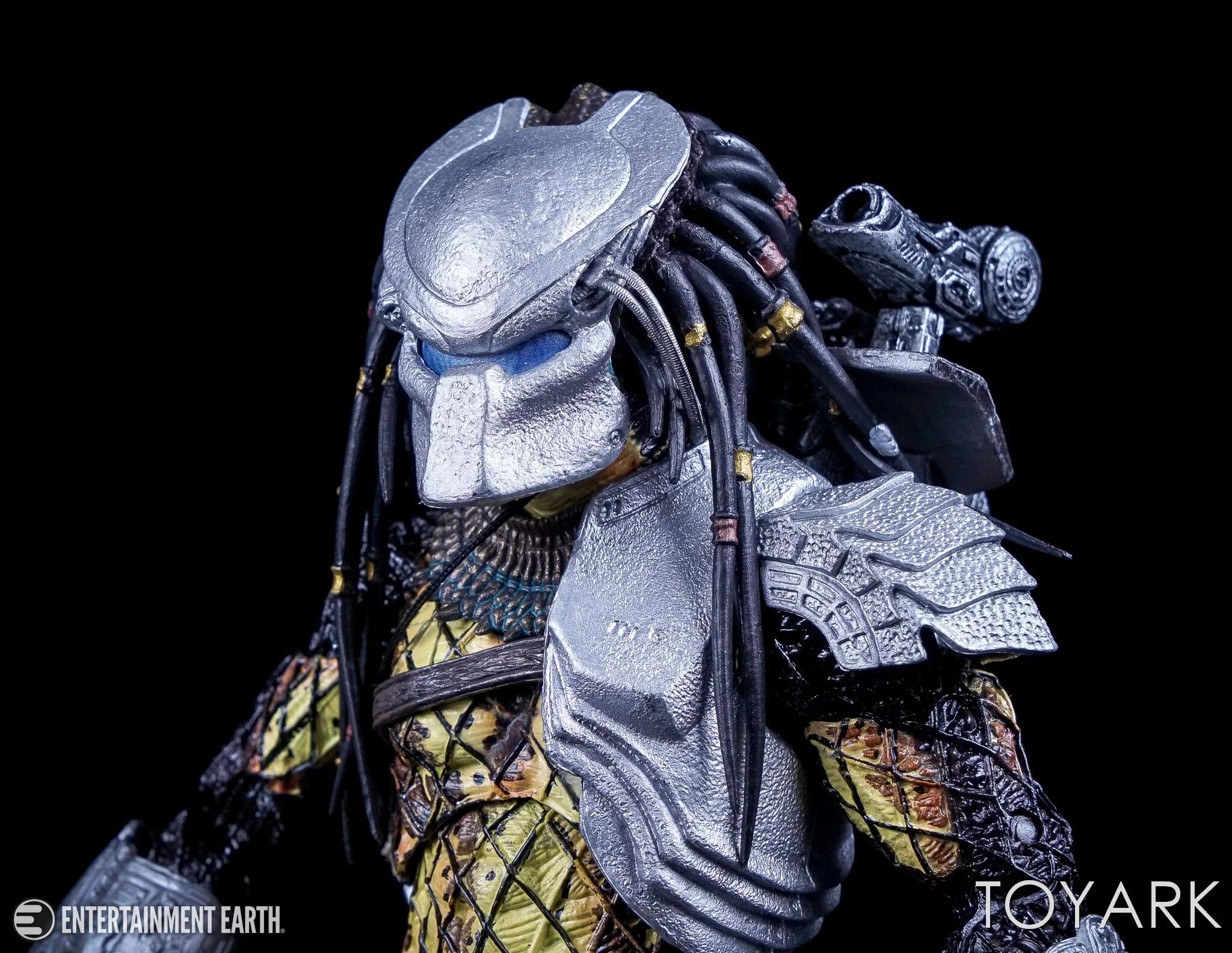 Хищник 1 год. Alien vs Predator 2004 игрушки. NECA Predator 2004. NECA Youngblood Predator. Predator hot Toys 1987.