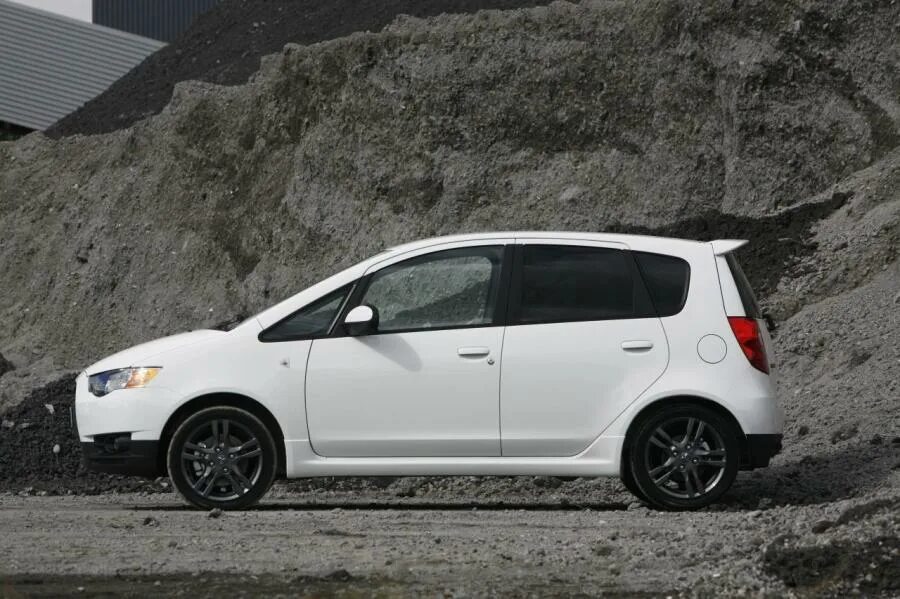 Мицубиси кольт 2011. Шевроле кольт. Mitsubishi colt 2011. Современный электромобиль chevrolet bolt. Шевроле кольт.