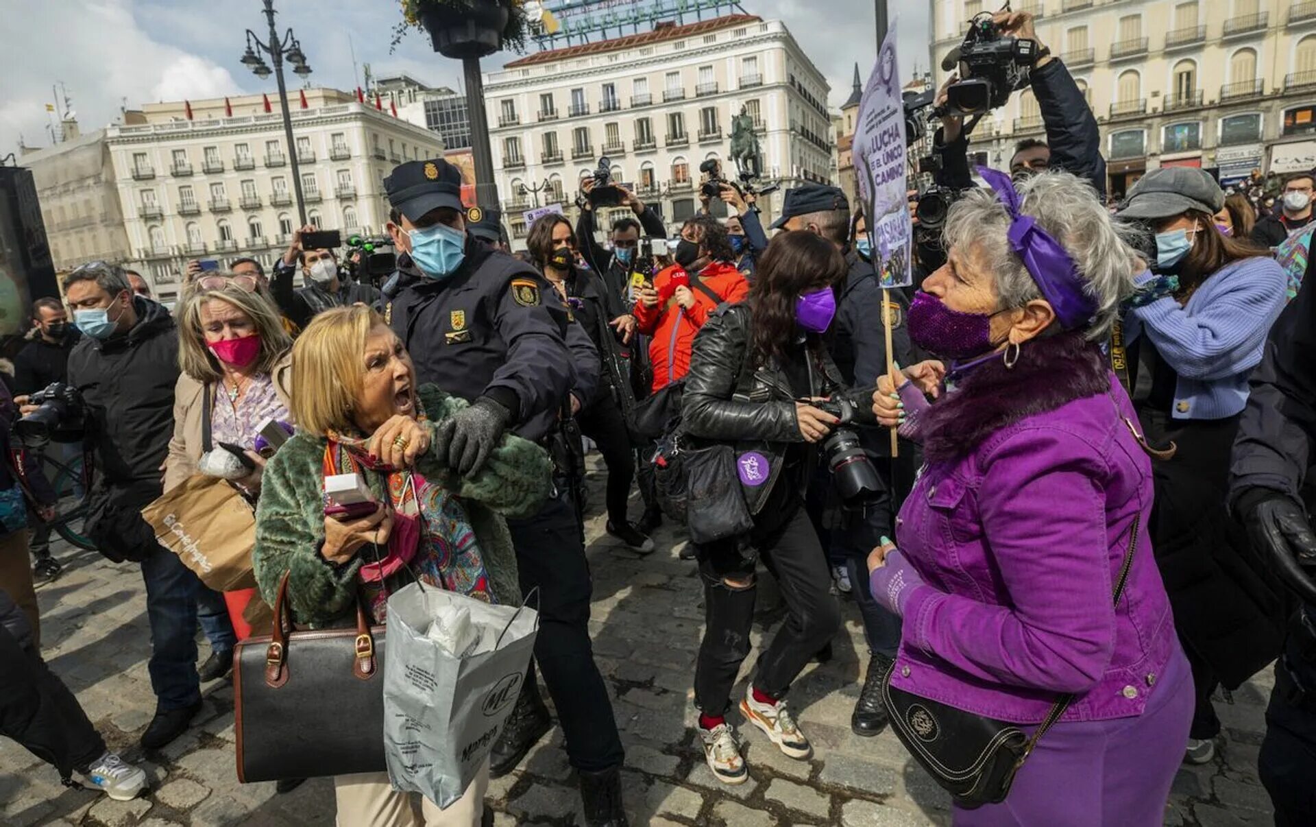 Феминистки Украины акции. Митинг феминисток в Мексике. Марш феминисток в Испании. Праздник феминисток