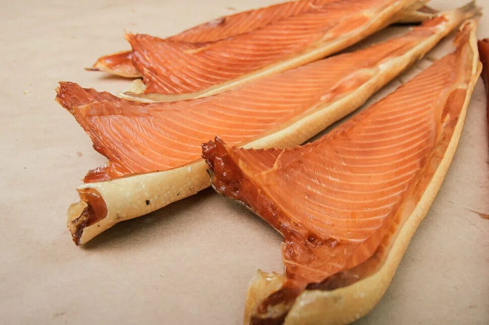 тешащий. теша нерки холодного копчения. рыба кета холодного копчения. тешащий. тешащий.