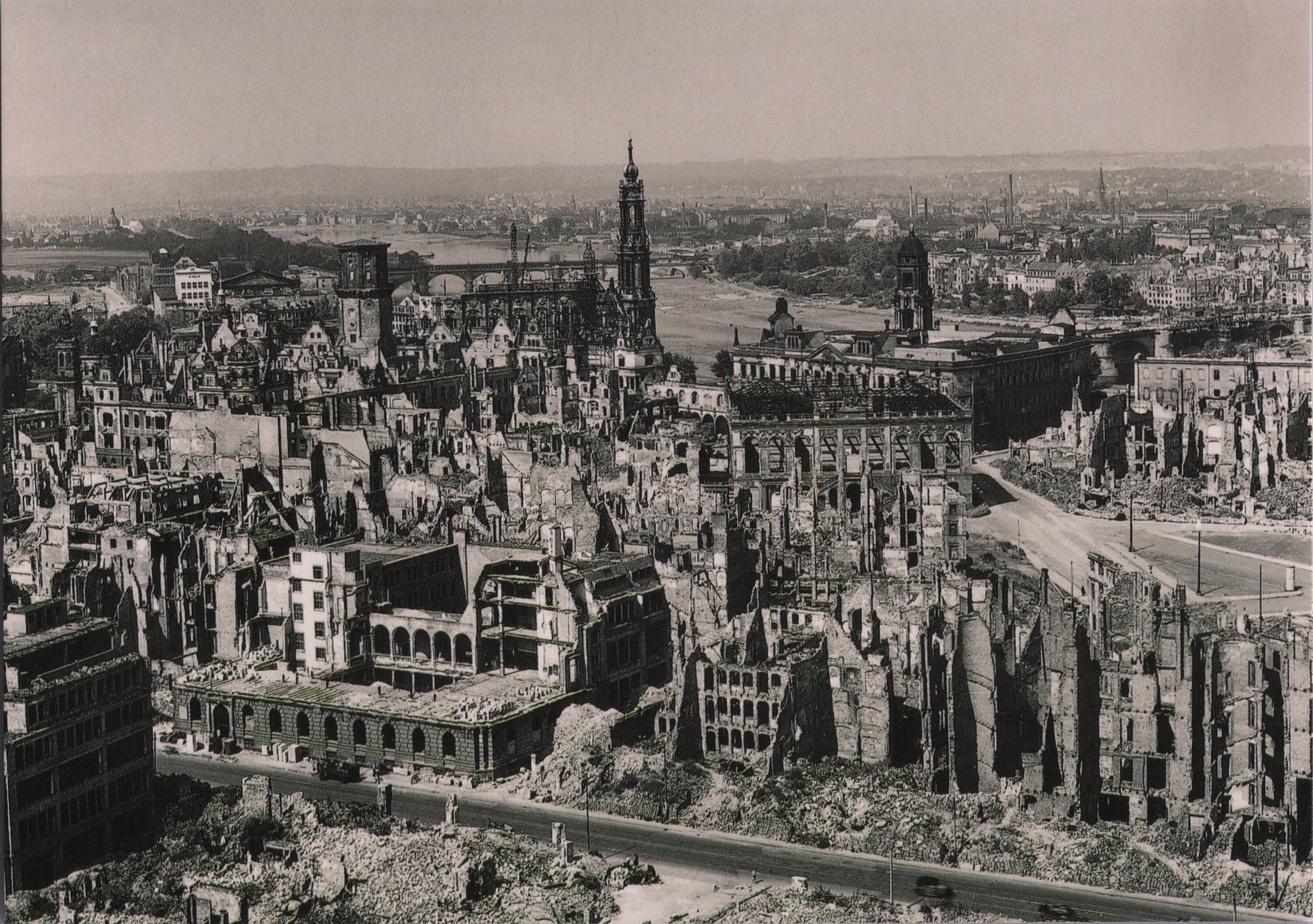 Германия после 1945. Дрезден бомбардировка 1945. Дрезден до бомбардировки 1945. Дрезден после войны 1945.