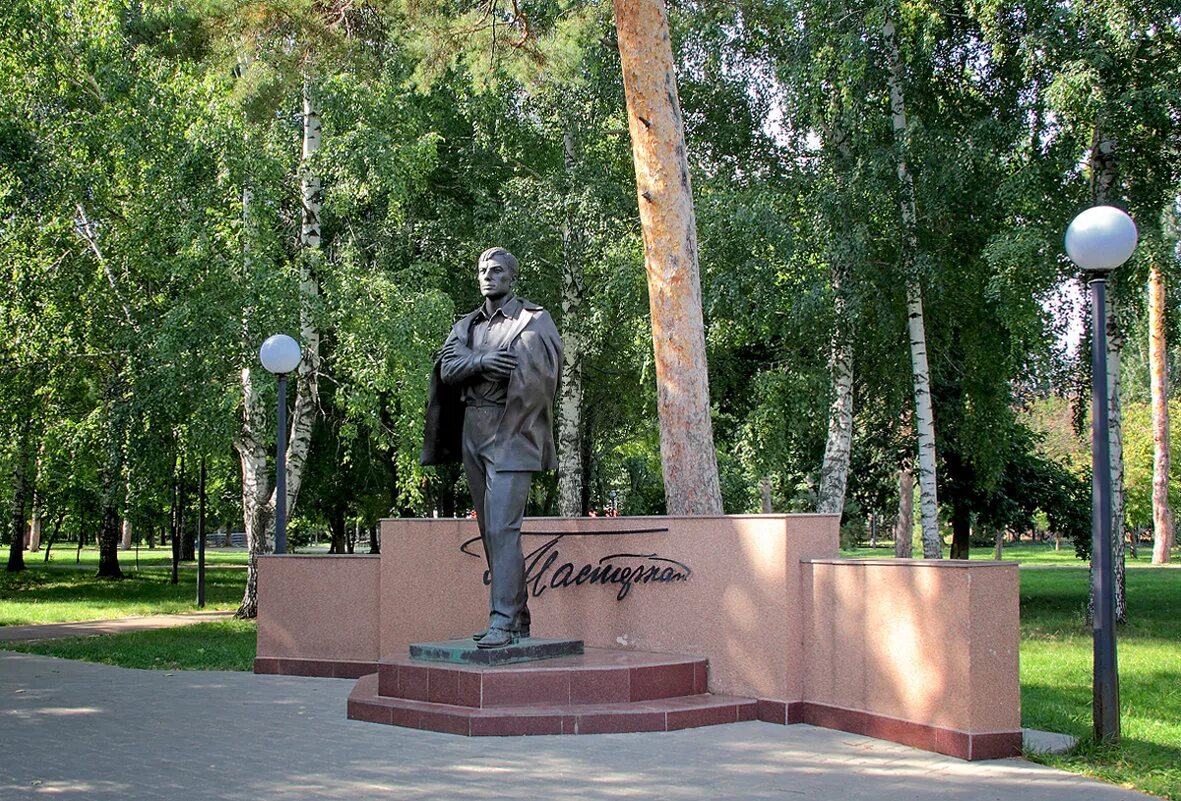 памятник петру 1 в саратове на набережной. кому поставлен памятник в честь каких событий. памятник кобзарь г. кому поставлены памятники в городе. хользунову.