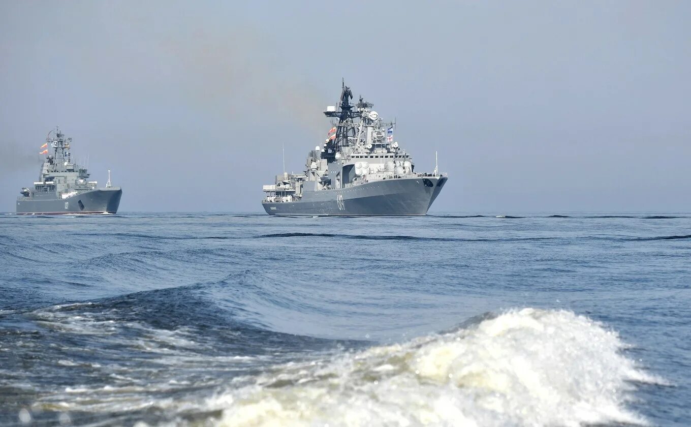 Северный флот ВМС НОАК. Совместные военно-морские учения ВМФ России и ВМС Китая. Арктический флот. Военный корабль в море.