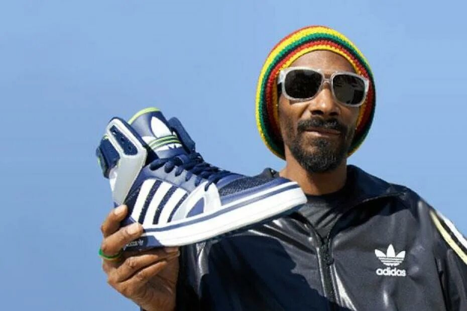 Adidas Snoop. Snoop Dogg adidas. Снуп дог в адидасе. Снуп дог в очках. Лицо адидаса