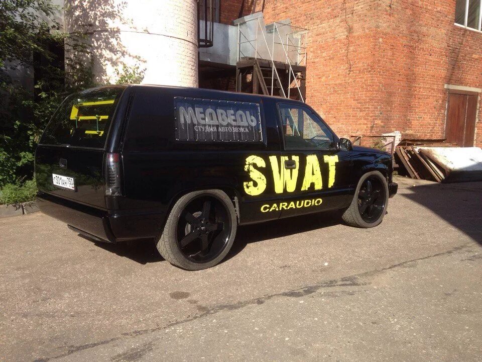 Swat audio. Swat car audio автомобили. наклейка сват на авто. сват машины автозвук. сват наклейка на авто автозвук.