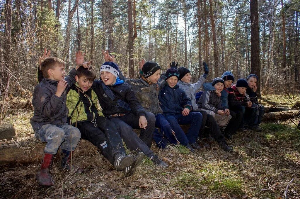Артек форма альфа. Многочисленные походы за пределами руст. Креативное фото отряда лагерь с книгой. В туристическом отряде 6 человек. Тур отряд.