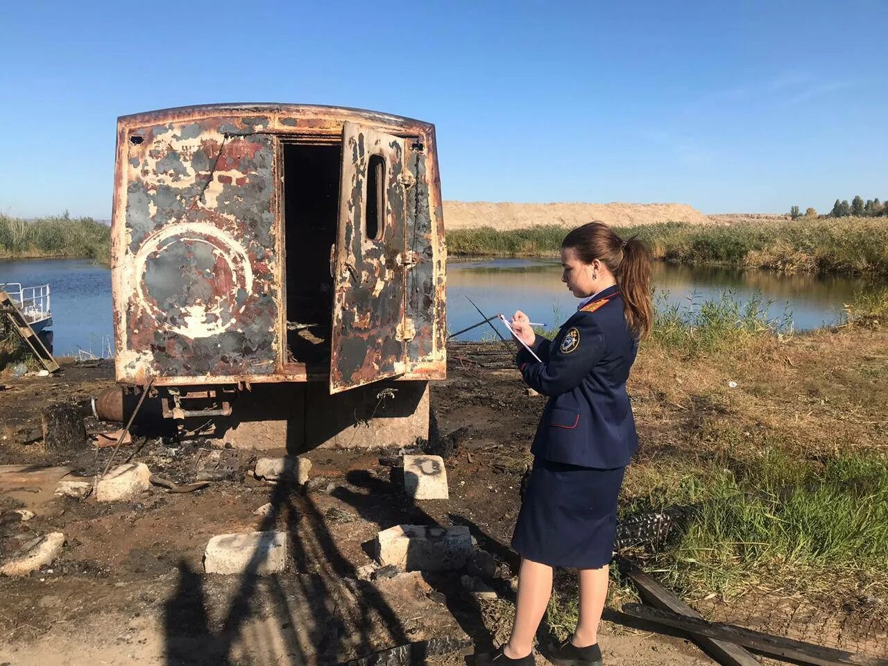 Жизнь в приволжской деревне. Пожар в сторожке Энгельсский район. Энгельс пос Приволжский пожар. ЧП Камышлов горел вагончик 15.06.2021. Заброшенная сторожка на Волге Саратов.