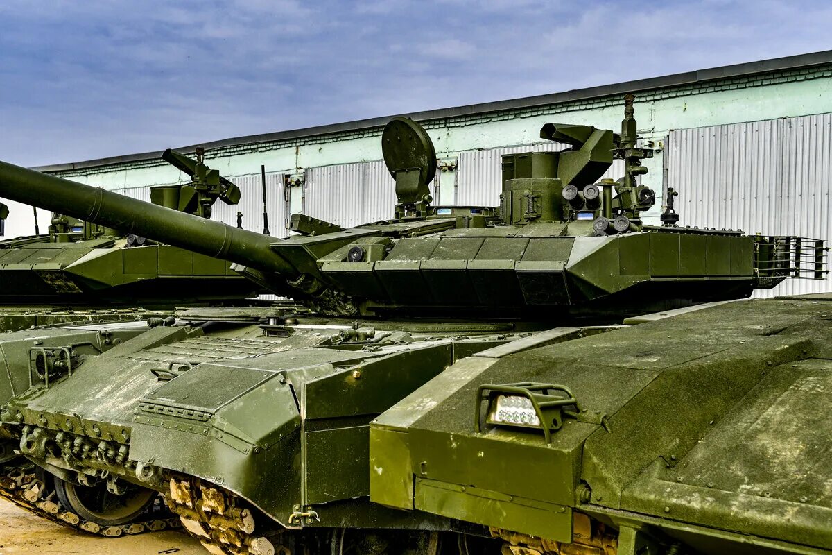 Применение т 10. Т90м прорыв. Танк т-90м. Танк т-90м прорыв. Новейший танк России т-90м.