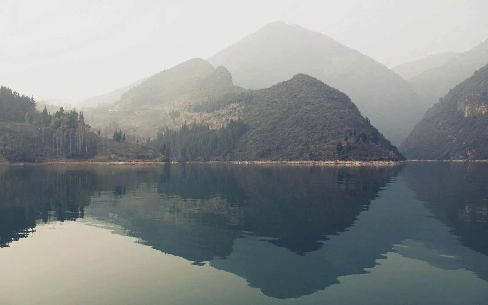 Голубая лагуна grass. Water of the hill. Water on the hill. Озеро на горе арагац. Water of the hill.