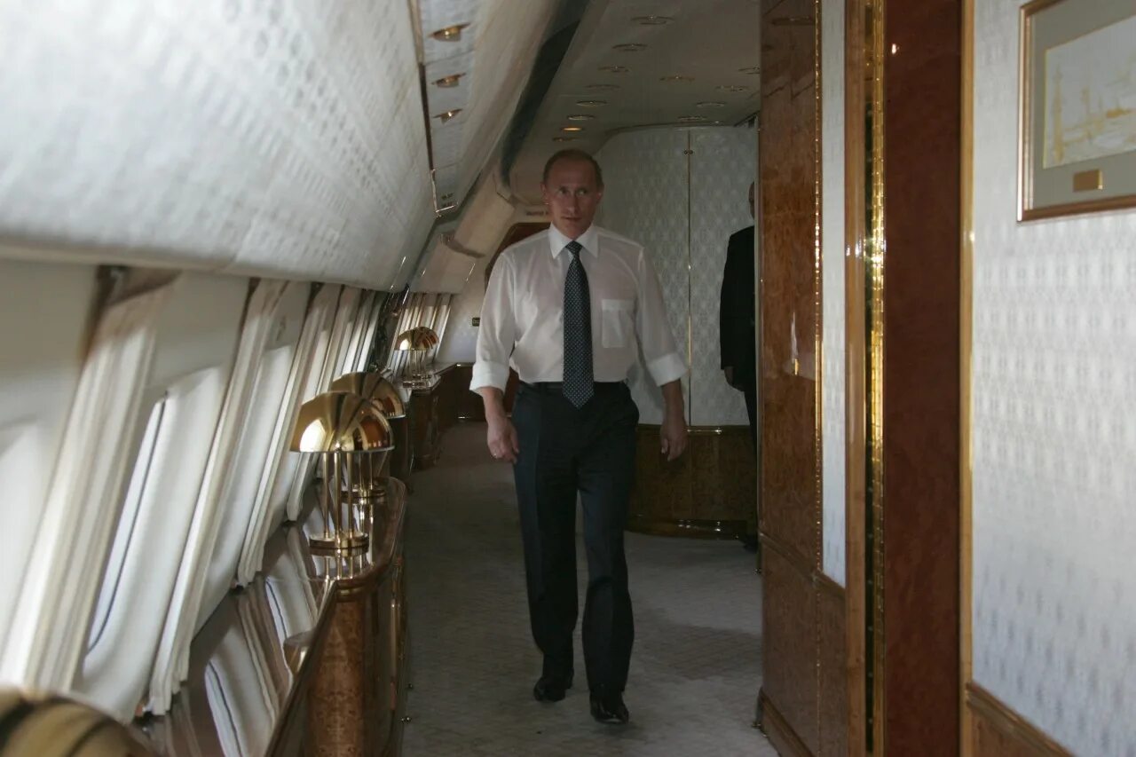 Самолет Путина в 2002. Салон самолета Путина. Самолёт президента России внутри.