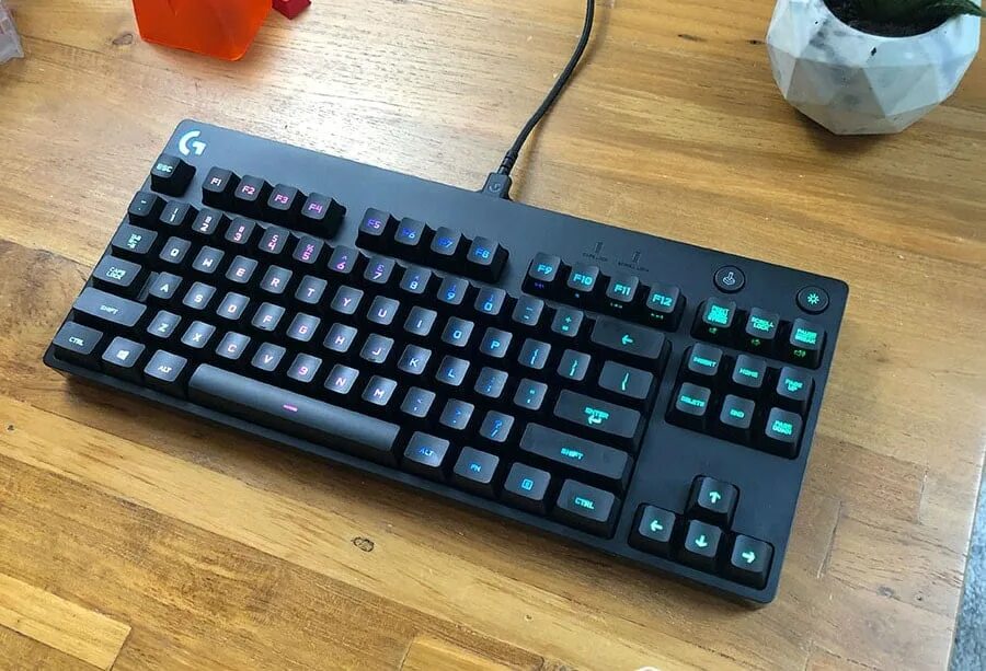 Logitech g pro x tkl. Клавиатура Лоджитек g Pro. Игровая клавиатура Logitech g Pro. Клавиатура Logitech g Pro x Mechanical Keyboard. Logitech g Pro x клавиатура.