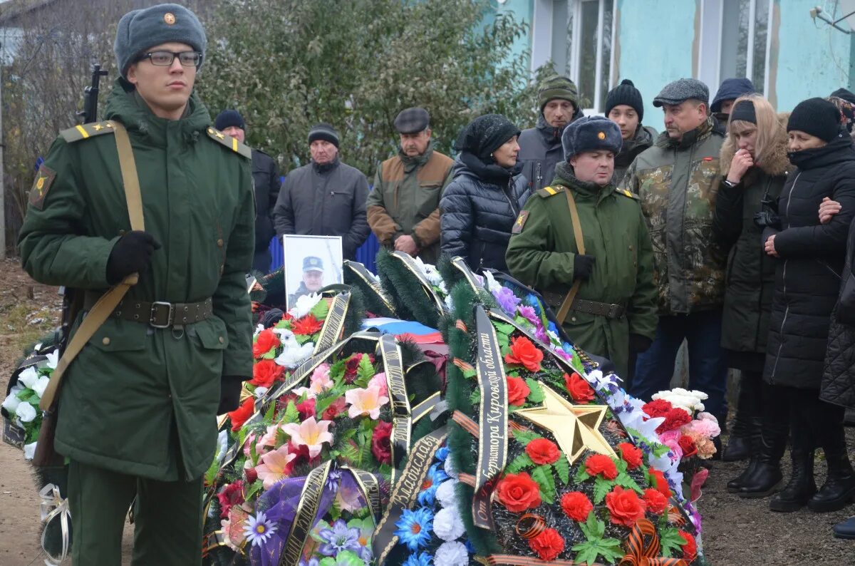 Зарайск погибшей. Похороны сергея захарова ефремов. Год смерти. Отпевание погибших на украине. Зарайск погибшей.