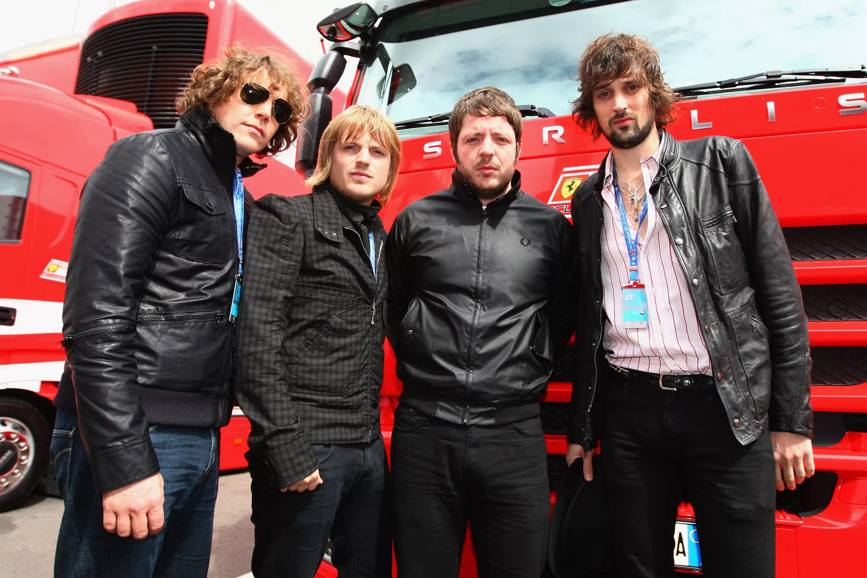 Группа близко расположенных. Группа kasabian. kasabian 2025. группа kasabian 2005. kasabian. kasabian.