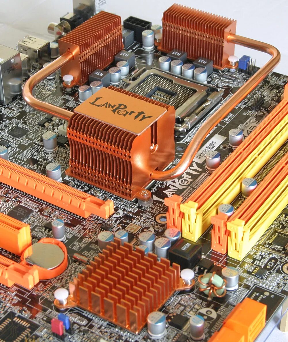 Радиатор южного моста. Dfi lanparty dk x48-t2rs elite. x48 чипсет. радиатор мосфетов gigabyte. радиатор vrm материнская плата.