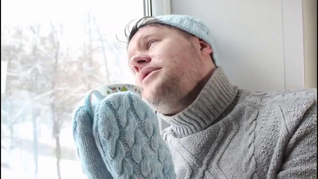 Зимний сон пародия. Алсу с гитарой. Алсу зимний сон. Ургант зимний сон. Алсу в клипе зимний сон фото.