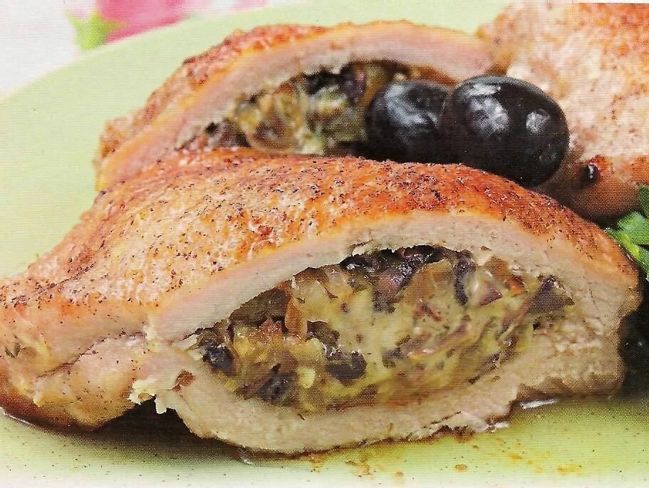 Говядина свинина курица грибы запеченные слоями. Куриные кармашки с начинкой. Куриные кармашки с сыром. Кармашки куриные фаршированные. Фаршированные куриные грудки.