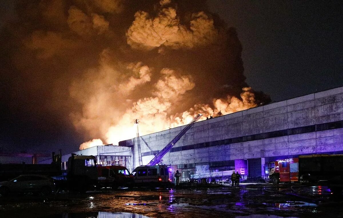 Пожар в Москва Сити. Пожар в Санкт-Петербурге. Горит склад в Санкт-Петербурге. Склад в Питере пожар.