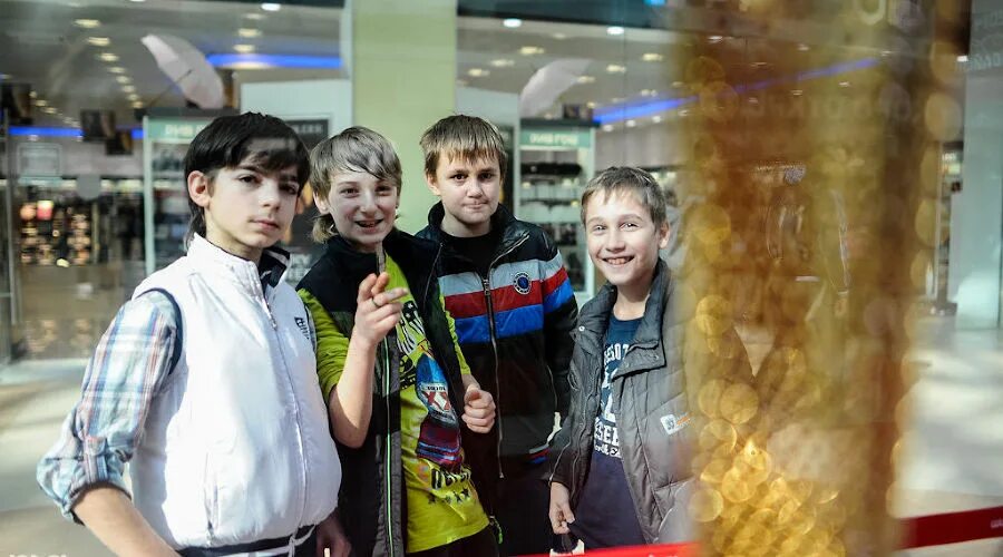 Олимпийские игры на выставке. Ярмарка в олимпийской деревне. Ярмарка в олимпийской деревне. Реконструкция тасс в москве. Олимпийская деревня хельсинки.