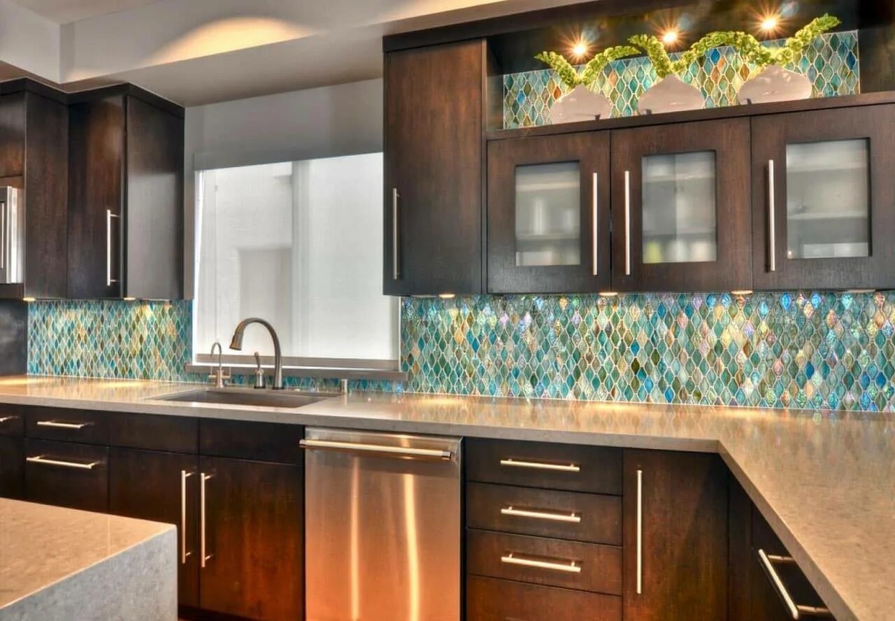 Кухонный фартук из мозаики. Мозаика morocco backsplash. Чем заменить фартук на кухне. Декоративная мозаика на кухню. Фартук для кухни из плитки.