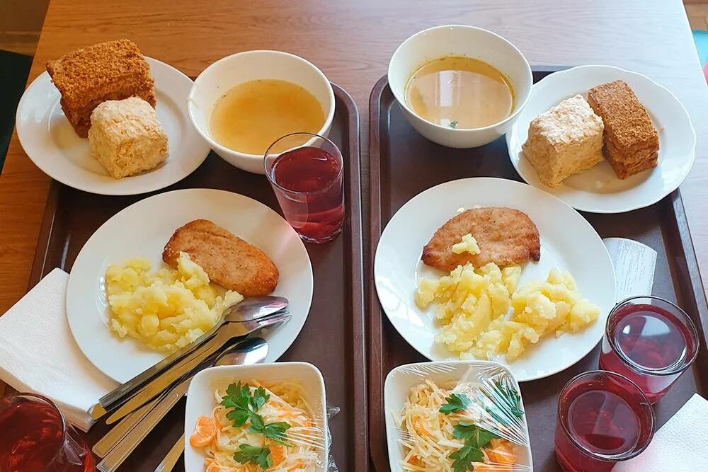 Еда в столовке. Столовая еда. еда в столовой. обед в столовой. вкусная еда в столовой.