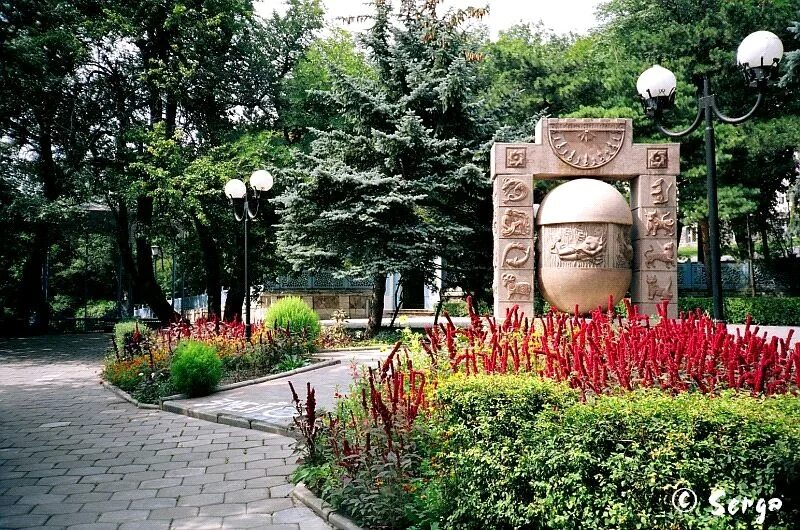 Парк является памятником. Яйцо желаний в железноводске. железноводск центральный парк. яйцо парк железноводск. парк на ленина в железноводске.