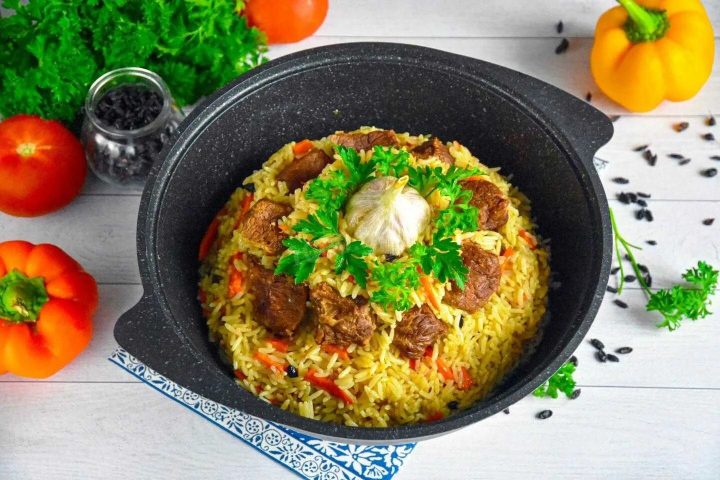 Plov узбекский. Белькович плов. Узбекский плов Kazane. Плов с говядиной в казане.