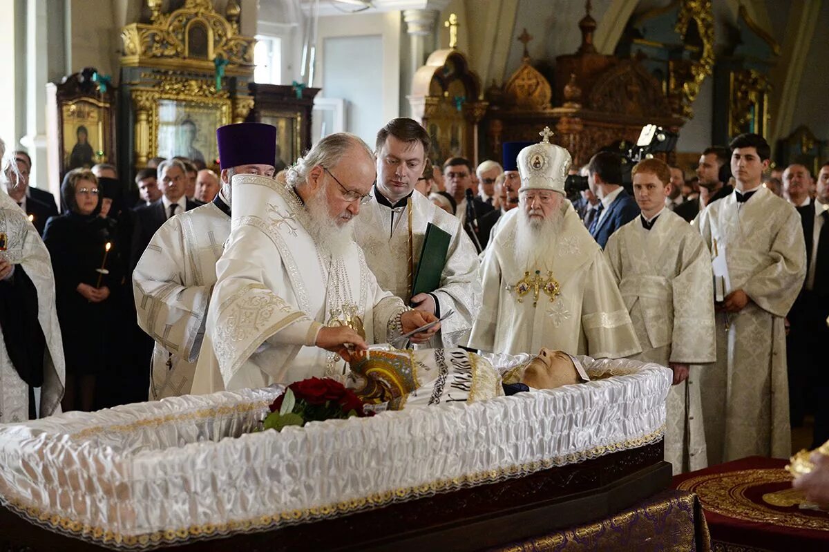 Почему делают поминки
