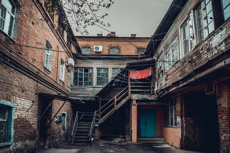 Ростов-на-дону старые дворы. Старый дворик ростов на дону. Рост дворы. Трущобы ростова на дону. Одесские дворы ростов на дону-.