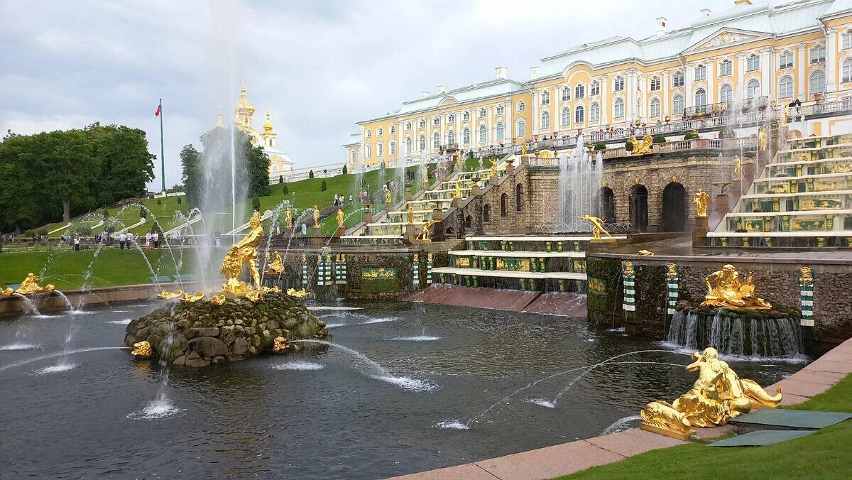 Очередь на фонтаны петергоф. Петергоф (дворцово-парковый ансамбль). Петродворец в санкт-петербурге. Экскурсия в петергоф нижний парк. Петергоф фонтаны 2023.