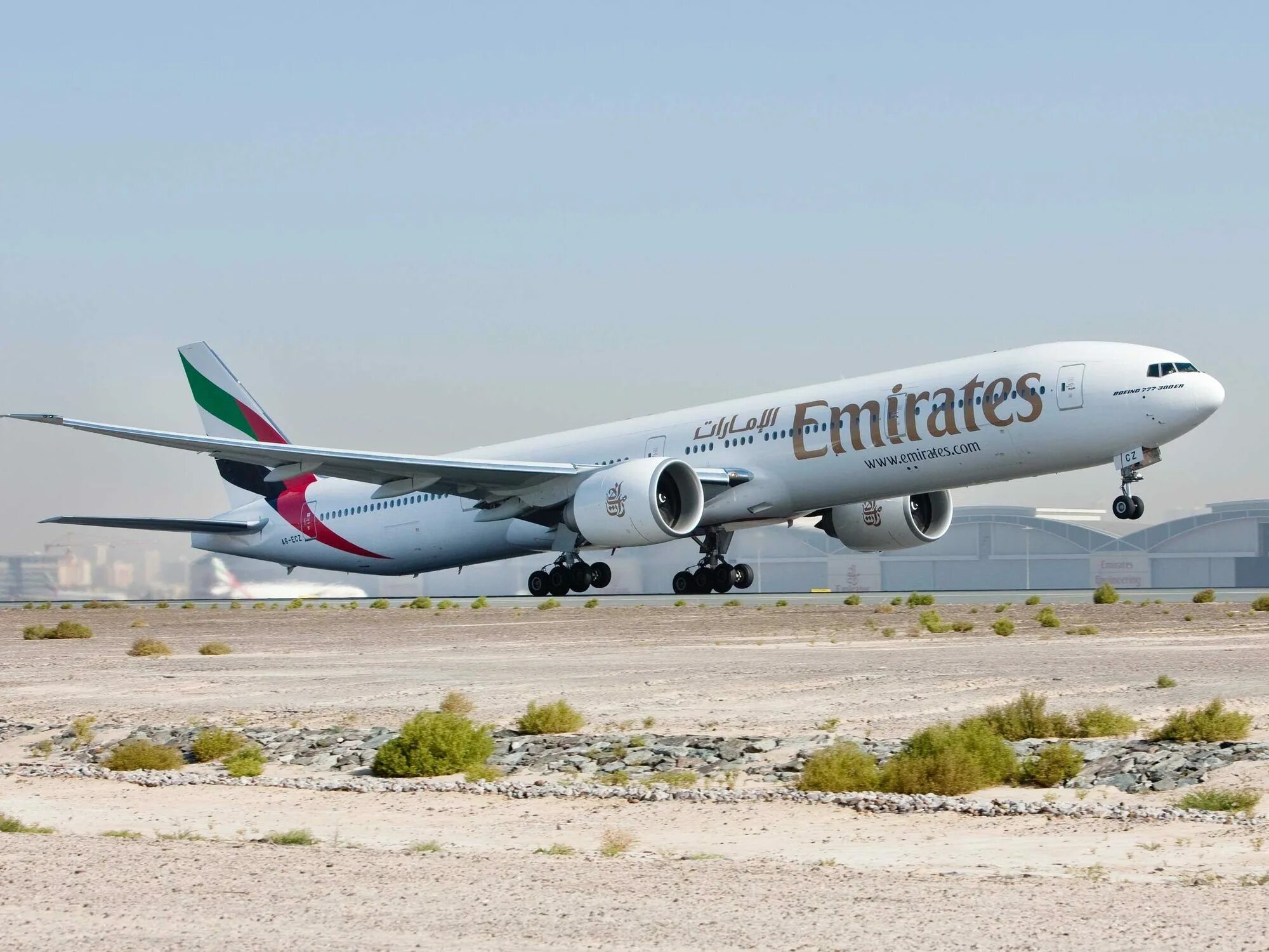 Самолет Эмирейтс Боинг 777. Самолёт Emirates 777 300er. B777-300er Emirates. Boeing 777-300er Emirates.