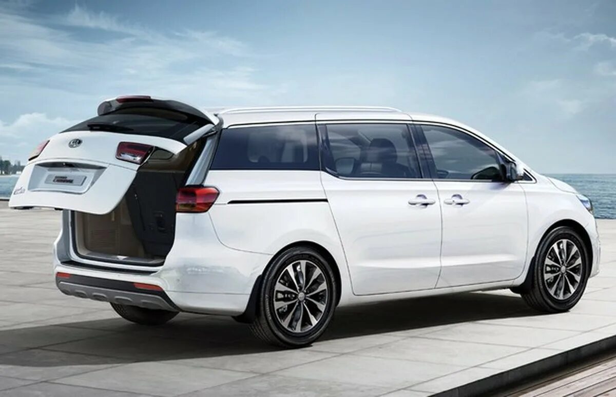 Купить новый карнивал. Kia Carnival 2018. Kia Carnival 2017. Киа Карнивал 2021 белый. Kia Carnival 2020 Limousine.