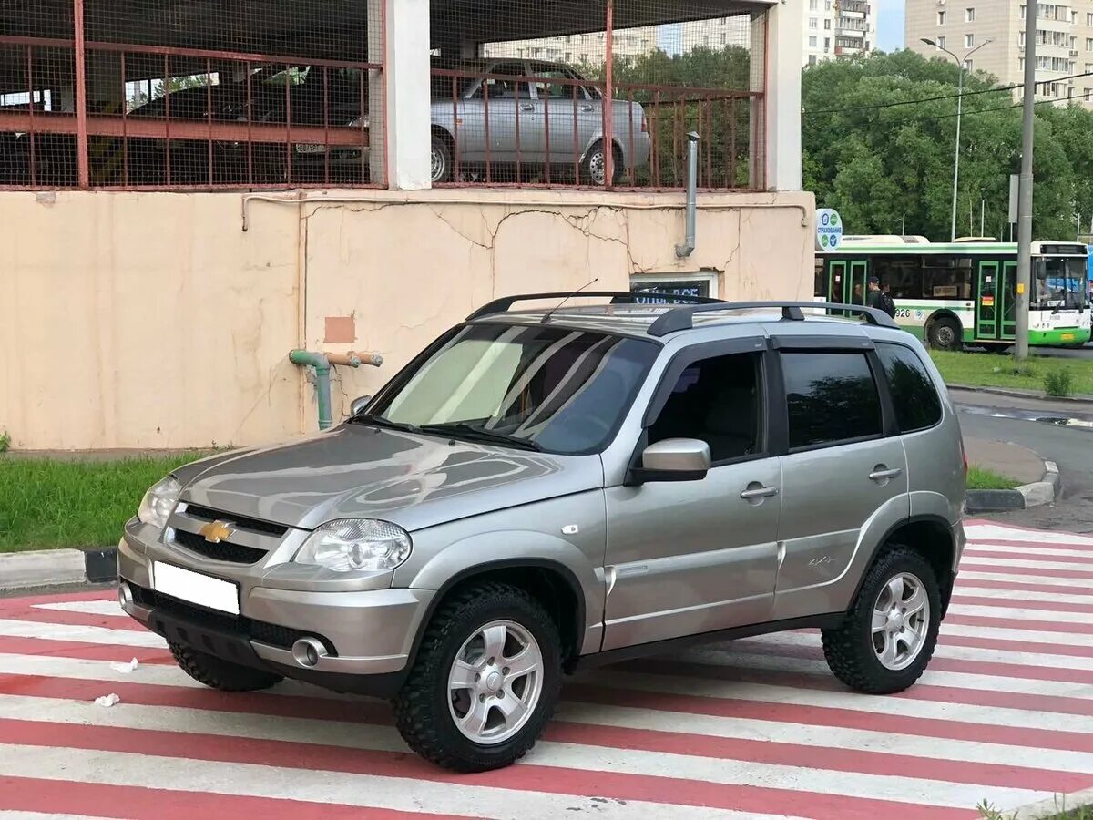 Купить шеви б у. Chevrolet Niva 1. Шевроле Нива Рестайлинг 2012. Chevrolet Niva 2012. Chevrolet Niva 2005.