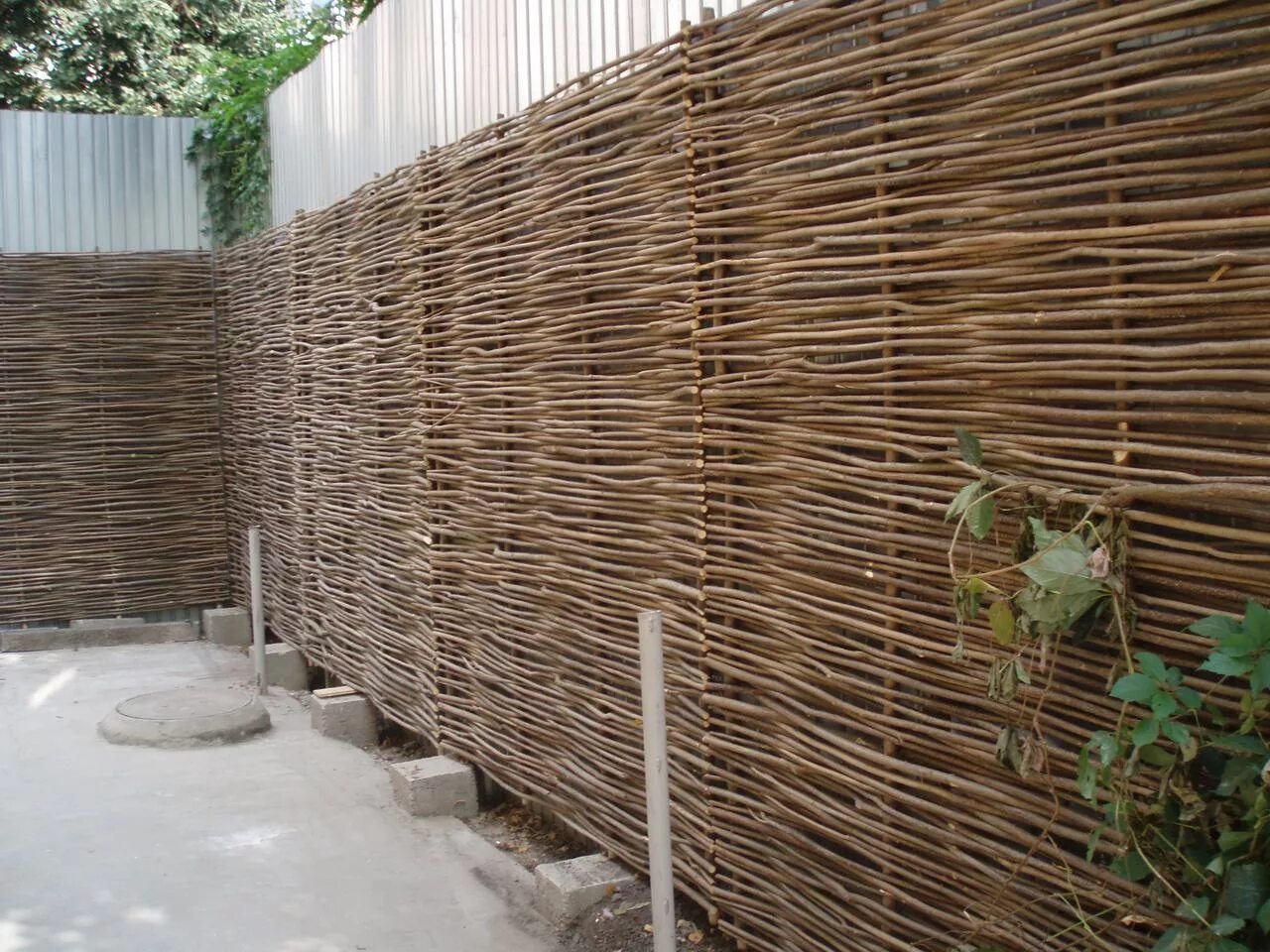9 (700x513, 413Kb) Wood fence design, Backyard fences, Fence landscaping