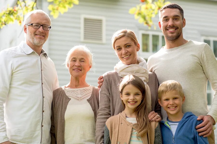 Виз близких родственников. Семья перед домом. Близкие родственники фото. Happy Family with grandparents. Teenager Happy Family with grandparents.