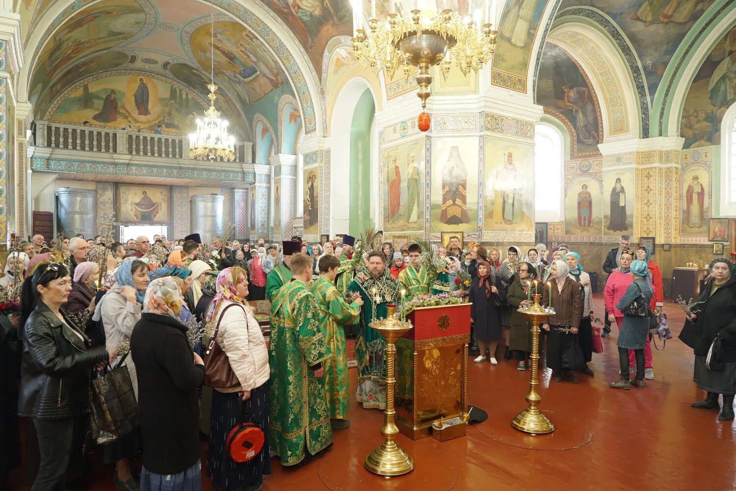 Церковный праздник сегодня 27 февраля. С Вербным воскресеньем православные. Вербное воскресенье литургия. Православные отмечают Вербное воскресенье. Вербное воскресенье 2022 православная.