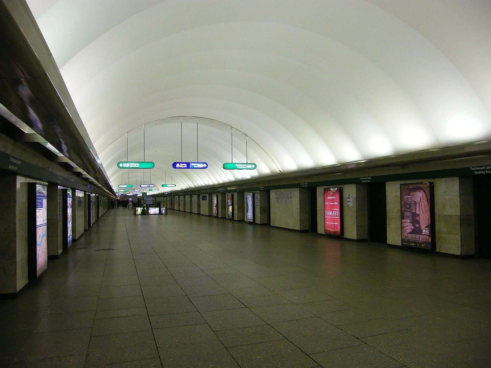 Петербург метро гостиный двор