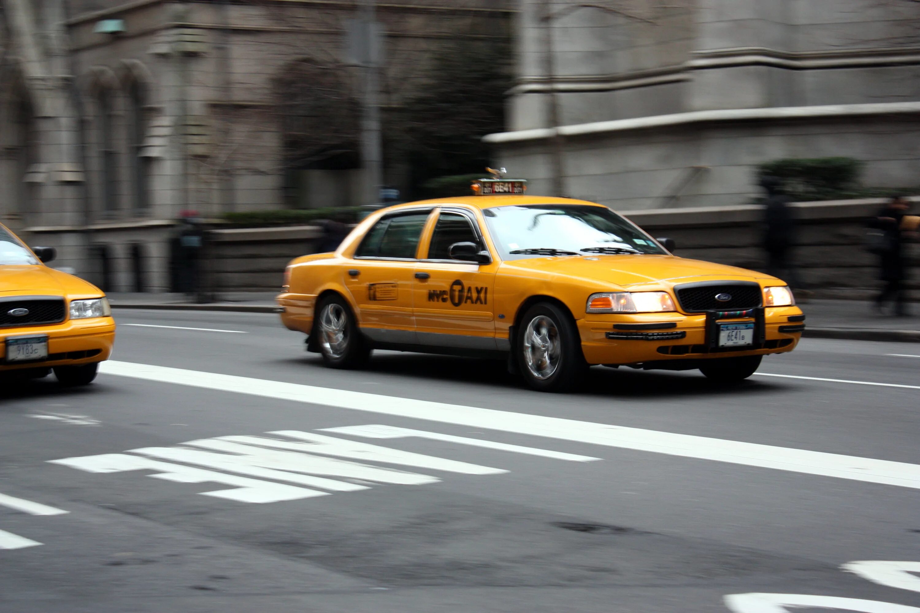 Фото такси машин. Yellow Peugeot 505 Cab in NYC. Желтое такси. Желтая такса. Таксист в машине.