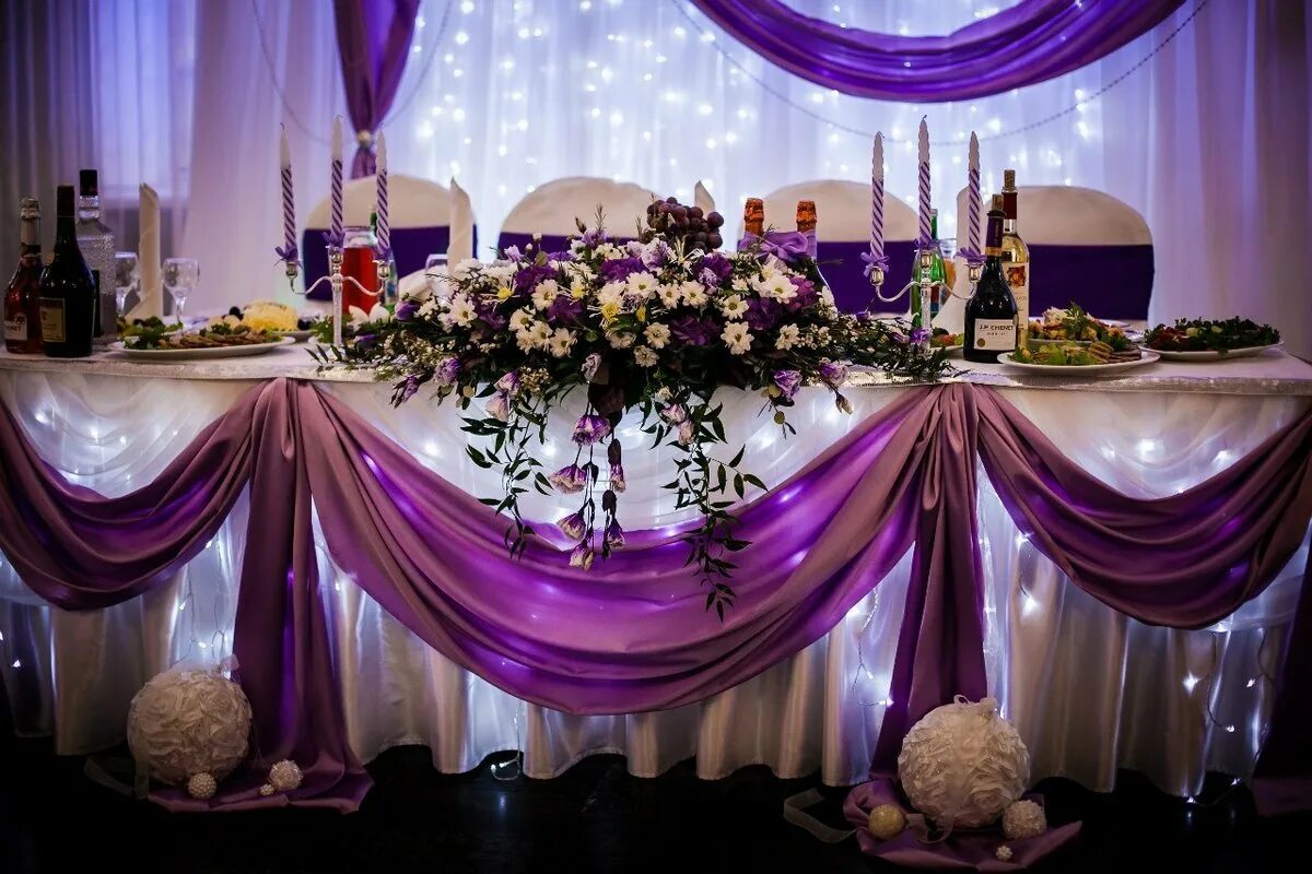 Украшение зала. Свадебный зал в фиолетовом цвете. Украшение свадебного стола. Украшение зала на свадьбу. Украшение зала на свал.