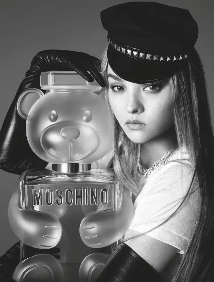Реклама духов москино. Moschino Toy 2. Moschino Perfume Toy 2. Девон Аоки Москино. Moschino Toy 2 50 ml.