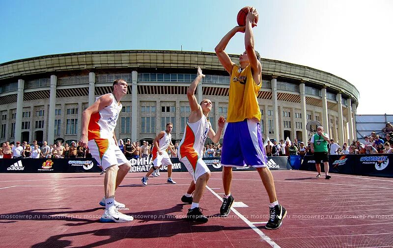 Спорт летом. День спорта в москве. Московский спорт в лужниках. Фестиваль в лужниках. День спорта в лужниках.