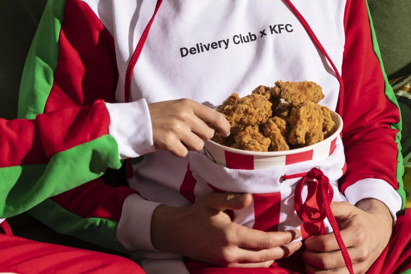 Доставка крылышек kfc. KFC. KFC Баскет. KFC delivery Club.