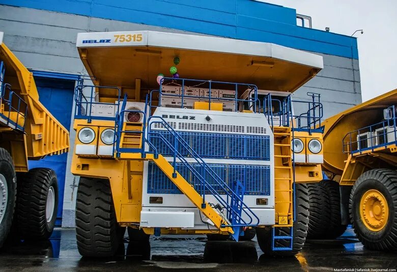 Белаз 240 тонн 75313. Белаз карьерный самосвал. Белаз грузоподъемностью 240 тонн. Wt70 карьерный самосвал. Белаз карьерный самосвал.
