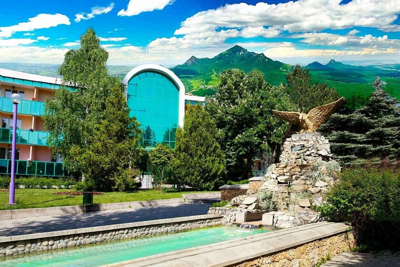 Кисловодск радоновые ванны санатории. Кавказские минеральные воды санатории. Лечение кмв. Кавказские минеральные воды 1880. Курортный парк ессентуки.