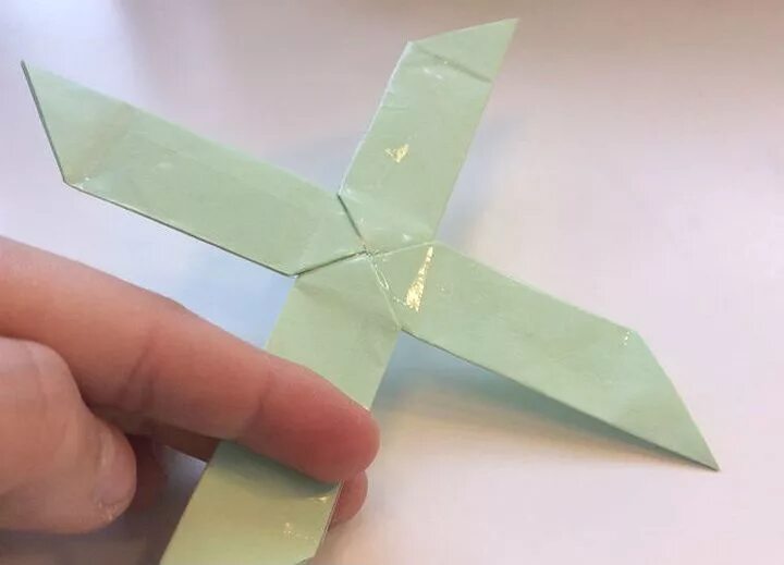 Оригами Бумеранг. Самолетик Бумеранг из бумаги своими. Бумажный сюрикен Бумеранг. Оригами самолет Бумеранг.